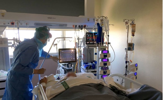 El número de personas ingresadas en cuidados intensivos por covid se ha quintuplicado en el último mes y medio