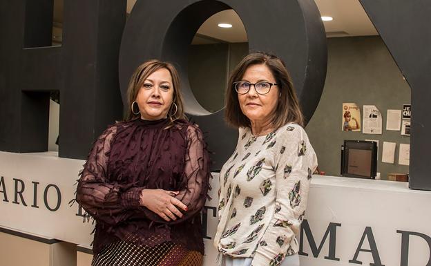 Mar Domínguez, nueva directora de HOY, y Manuela Martín, directora saliente. /pakopí