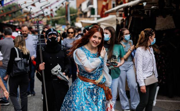 Fiesta con y sin mascarilla en El Álamo (Madrid)./EP