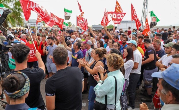 Protesta de huelguistas en Zurbarán este jueves. /Estrella Domeque