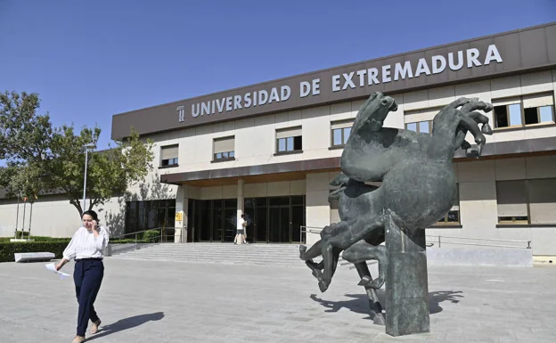 Rectorado de la Universidad de Extremadura, en Badajoz /HOY