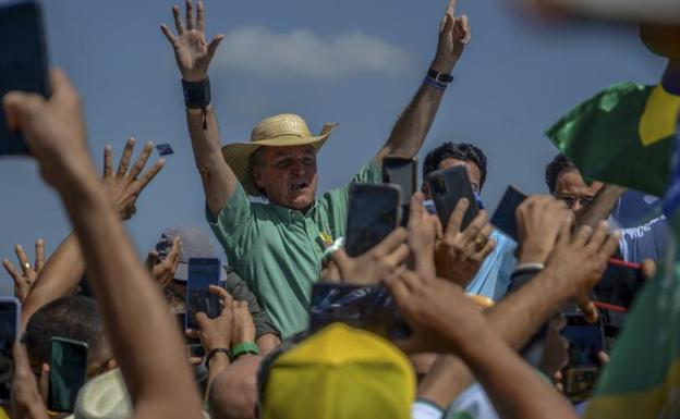 El presidente de Brasil, Jair Bolsonaro, participa en un acto de campaña para las elecciones el próximo domingo, en la ciudad de Juazeiro. 