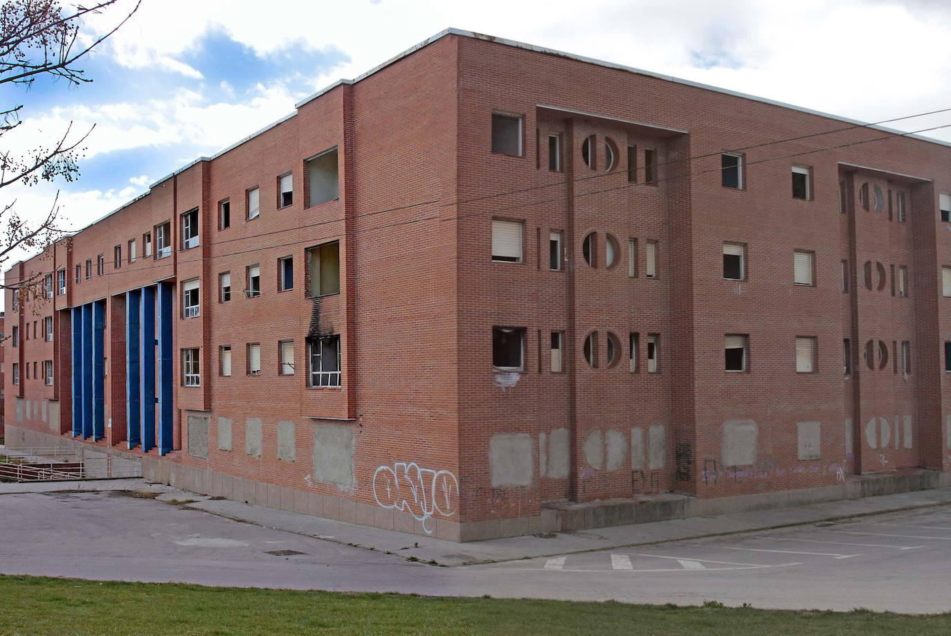 Comparecencia presentada por la manzana C de la vía Ródano de Cáceres.