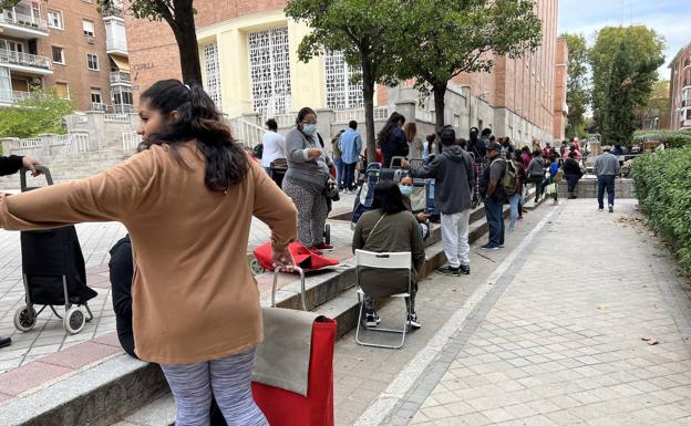 Colas del hambre en Madrid./Efe