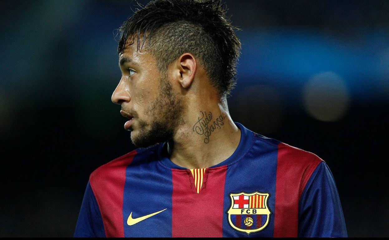 muestra barril Misterio Neymar se sienta en el banquillo por su fichaje por el Barça | Hoy