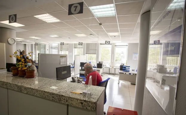 Imagen de la oficina de Cáceres de la Agencia Tributaria este martes. 