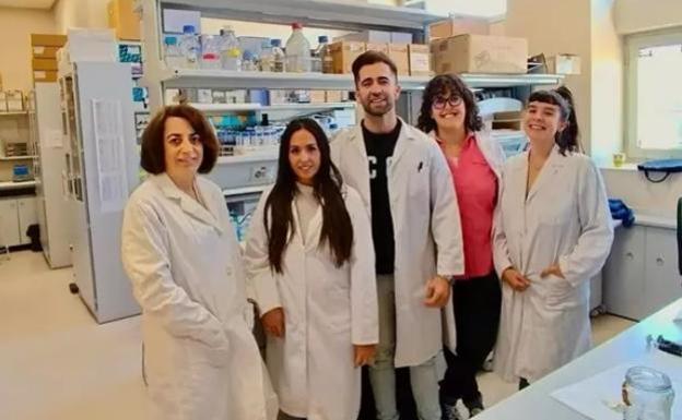 El equipo de investigadores encargado del estudio que ha descubierto una molécula capaz de prevenir el cáncer./csic