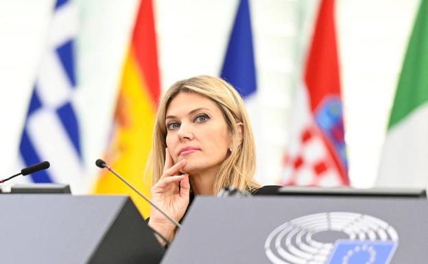 Eva Kaili, la exvicepresidenta detenida por aceptar presuntos sobornos de Qatar. ./reuters