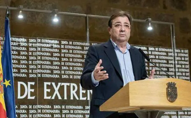 Fernández Vara en una comparecencia.
