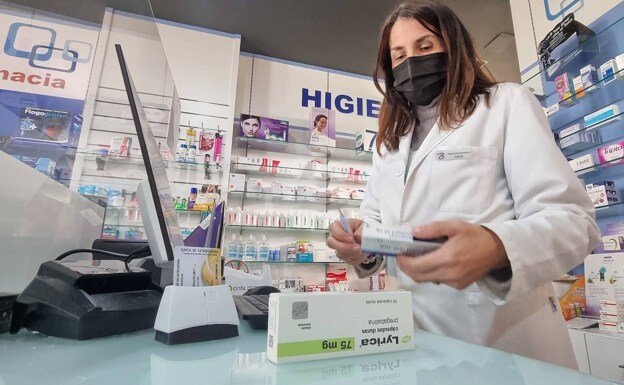 Compra de medicamentos recetados con tarjeta SES en una farmacia de Mérida. 