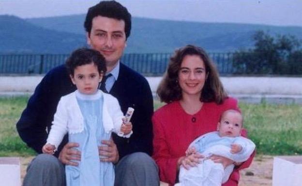 Alberto Jiménez-Becerril y Ascensión García, con dos de sus tres hijos antes de que ETA los matara el 30 de enero de 1998./RC