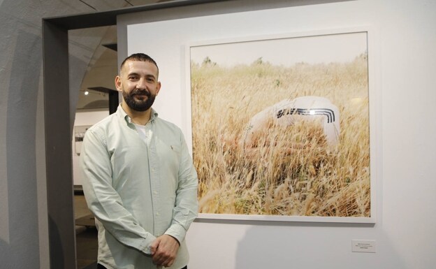 Juan Carlos Martínez received the first prize in the Santiago Castelo 2022 contest in October. 