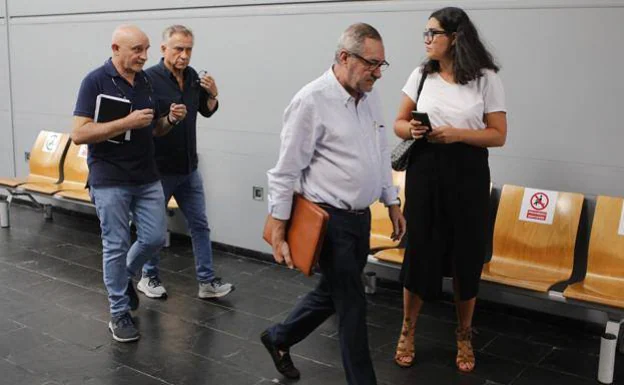 Los propietarios de Atrio, José Polo y Toño Pérez, cuando acudieron a declarar ante el tribunal el pasado 24 de agosto. 