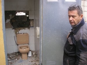 Roban en un taller mecánico tras hacer un butrón a través del cuarto ... Roban en un taller mecánico tras hacer un butrón a través del cuarto ...