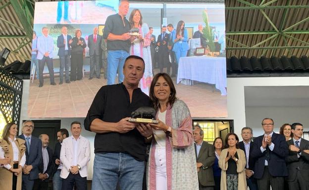 Francisco Hernández Benegas recogió el premio a la mejor ganadería 