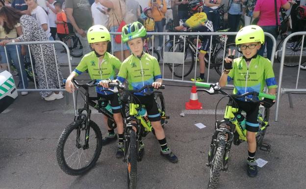 Los 3 alumnos de la Escuela Ciclista en Villanueva 